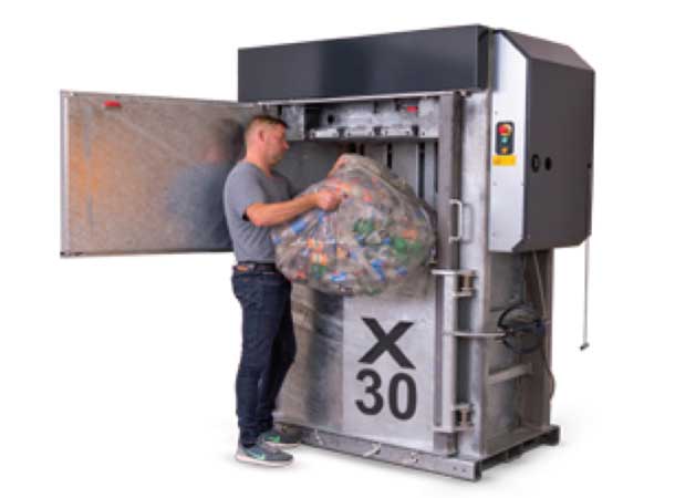 镀锌涂层的废弃物压缩打包机，适合接触水的运用。